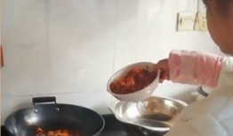大厨爆料小肠怎么做视频,小肠的独特烹饪秘籍