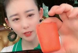 农村美女吃网红瓜